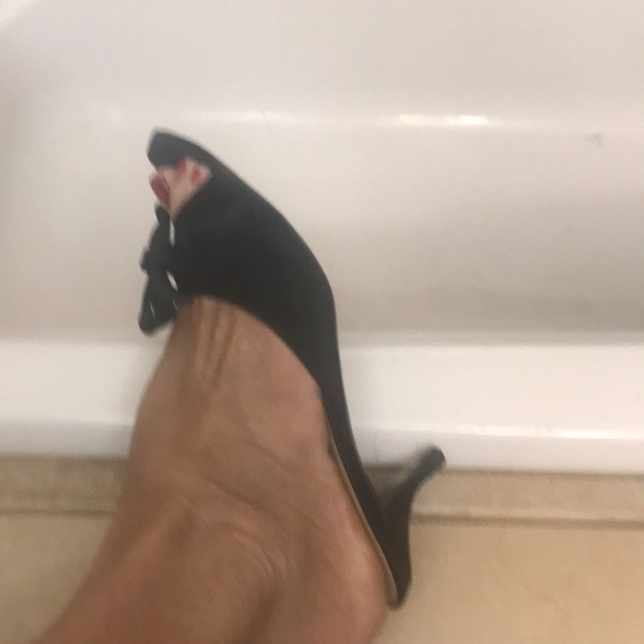 Satin PRADA backless kitten heels with velour bows - Picture 2 of 8